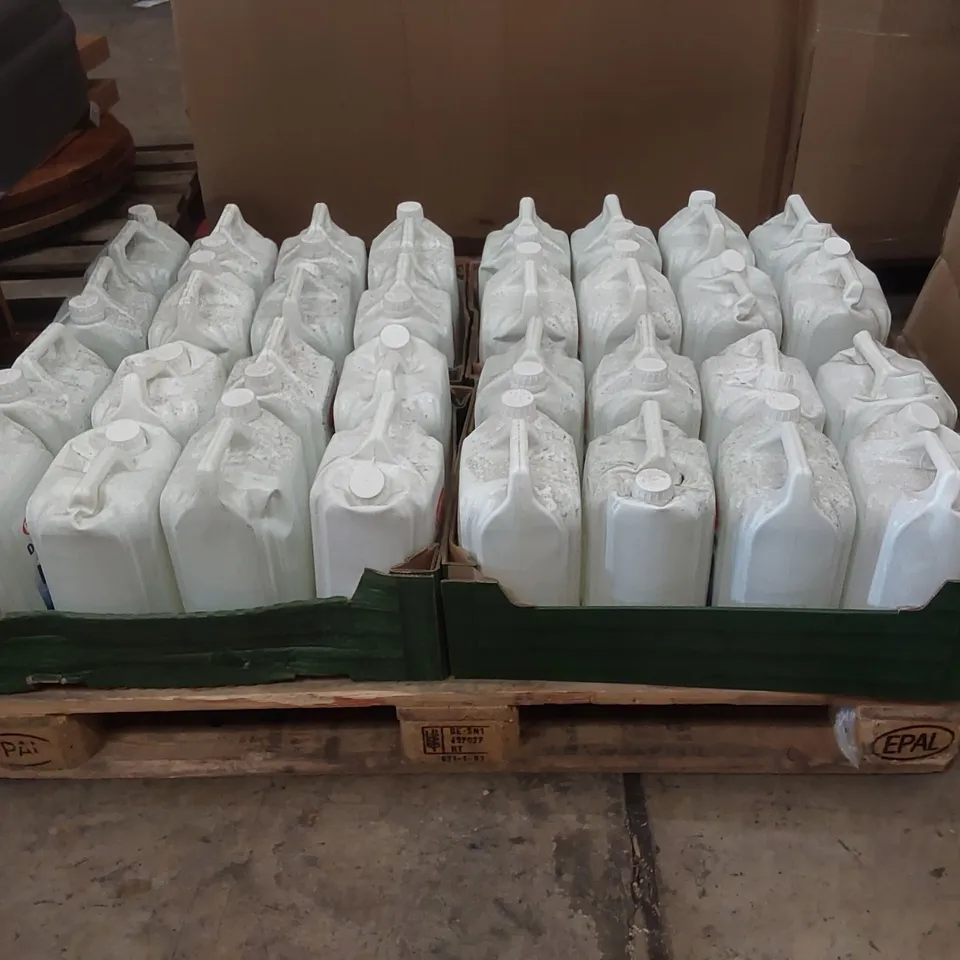 PALLET CONTAINING A LARGE QUANTITY OF CARPLAN DE-IONISED WATER 