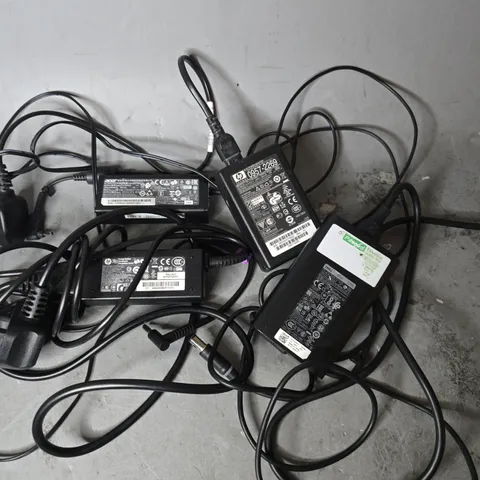 APPROXIMATELY 13 ASSORTED LAPTOP CHARGERS TO INCLUDE : HP AC POWER ADAPTER , ACER AC ADAPTER , DELL 65W AC ADAPTER ETC