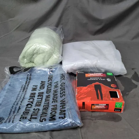 BOX OF APPROXIMATELY 20 ASSORTED CLOTHING ITEMS TO INCLUDE JEANS, THERMAL PANTS, GREY HOODIE, FLEECE HOODED ROBE ETC