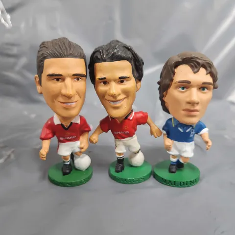 LARGE QUANTITY OF ASSORTED CORINTHIAN FOOTBALL FIGURES TO INCLUDE GIGGS, CANTONA, MALDINI, ETC