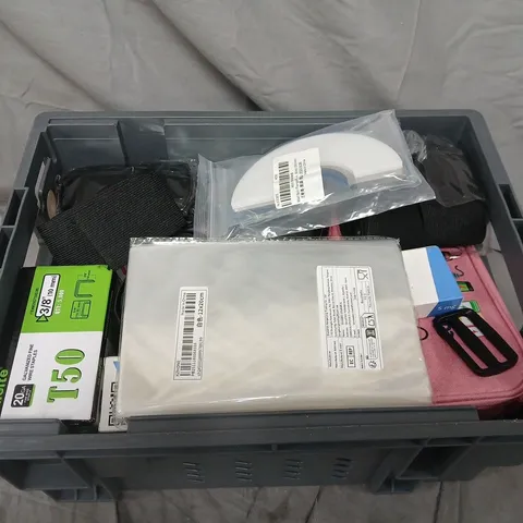 APPROXIMATELY 20 ASSORTED HOUSEHOLD ITEMS