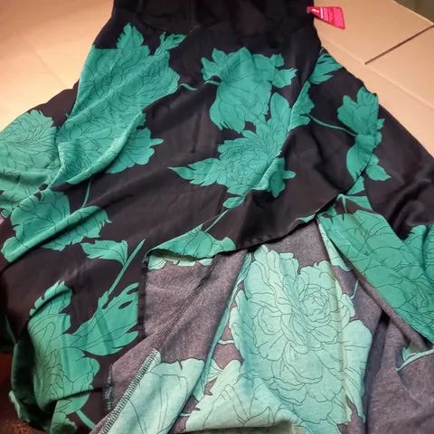 AX PARIS CURVES GREEN/BLACK MIDI DRESS - SIZE 18