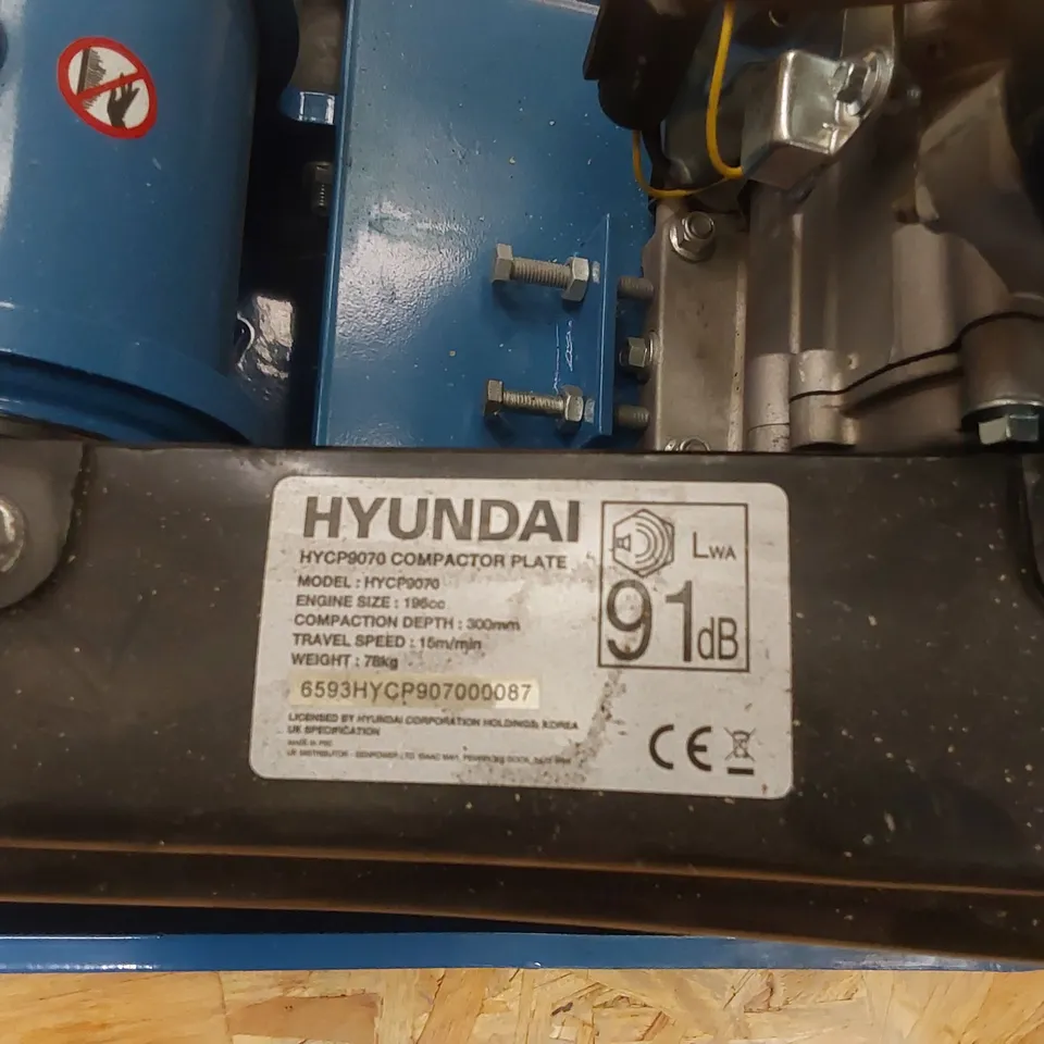 HYUNDAI HYCP9070 196CC PETROL COMPACTOR / WACKER PLATE