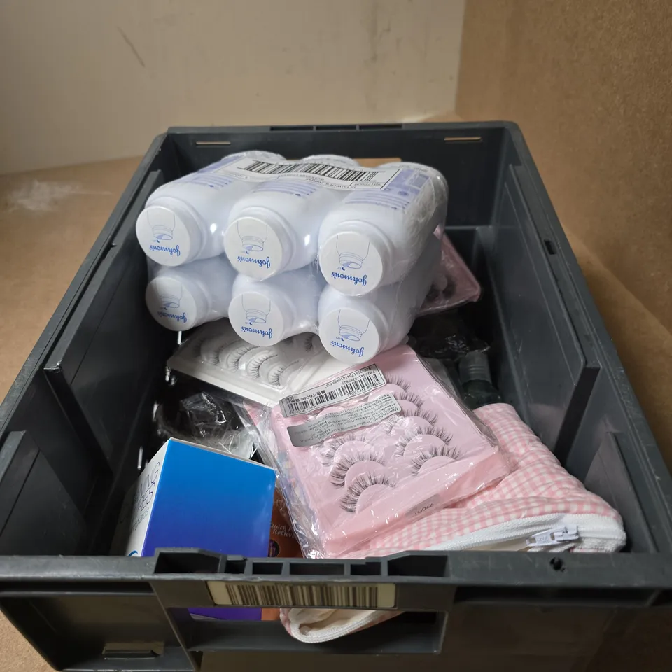 APPROXIMATELY 20 ASSORTED COSMETIC ITEMS INCLUDING JOHNSONS BABY POWDER , FALSE EYELASHES AND CLEANING WIPES FOR HEARING AIDS 