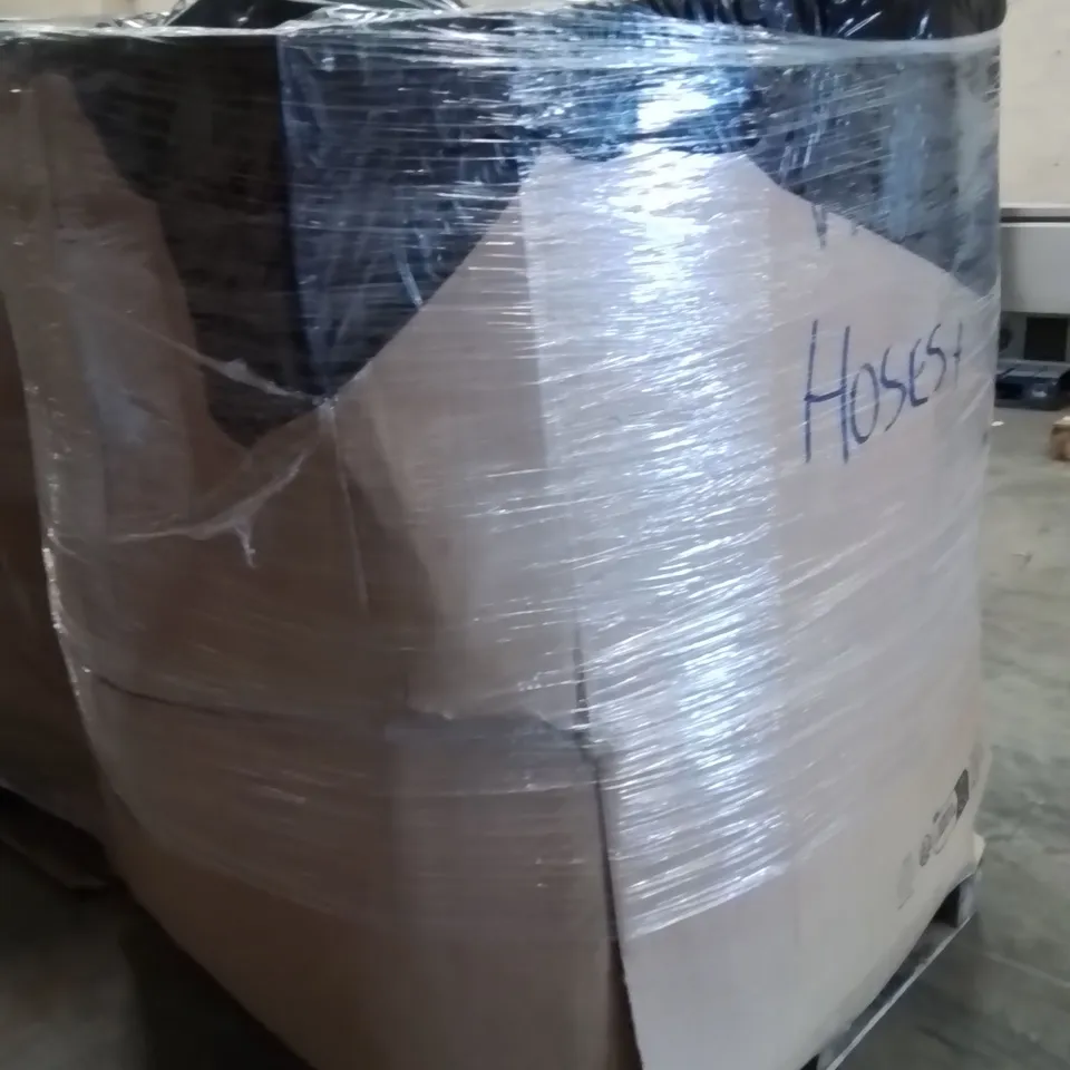 PALLET CONTAINING A LARGE QUANTITY OF HOSES