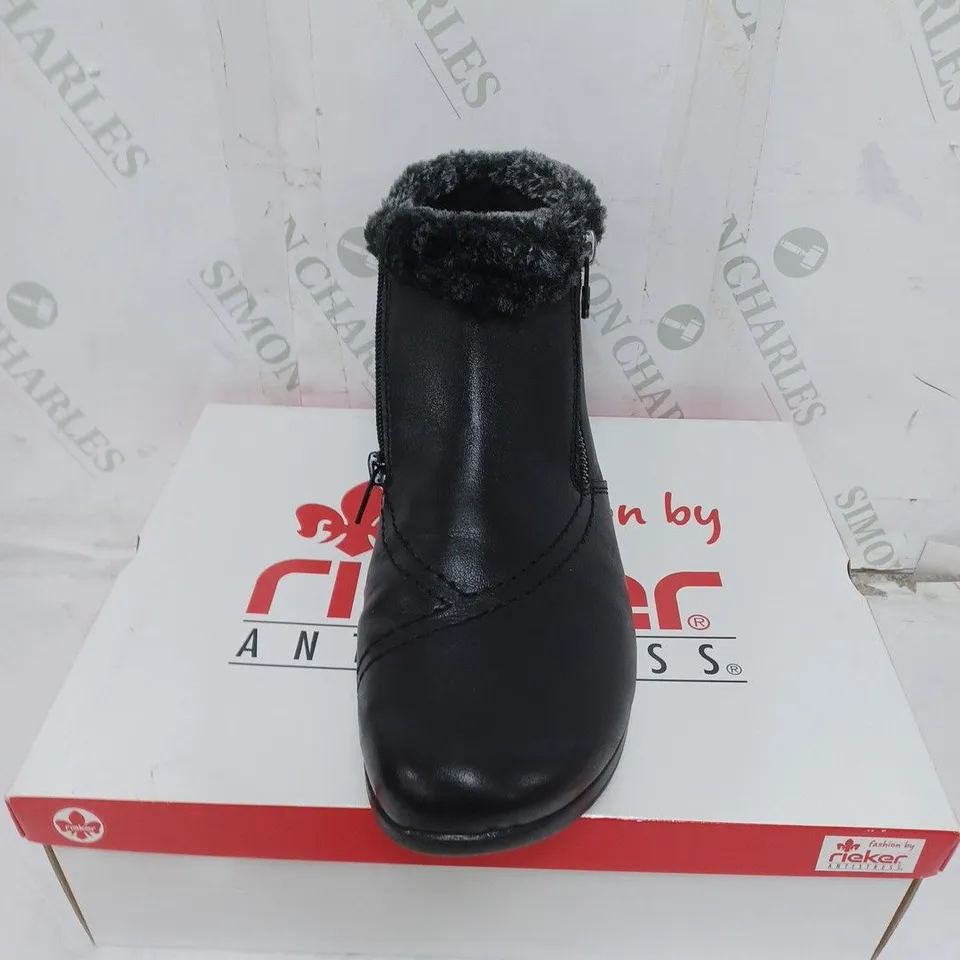 BOXED RIEKER ANTISTRESS LADIES BLACK FLEECE LINED BOOTS ZIP FASTENING. SIZE EU 41