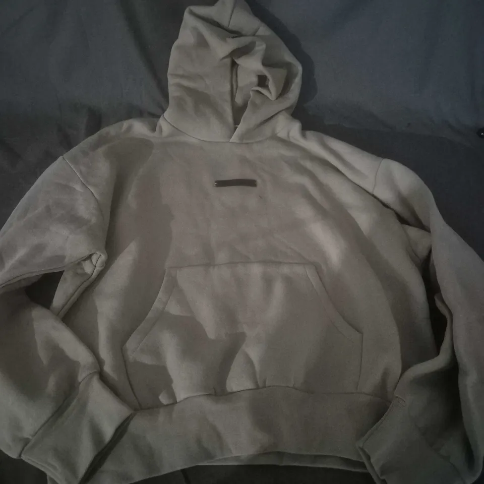FEAR OF GOD ESSENTIALS HOODIE – GREY, SIZE S