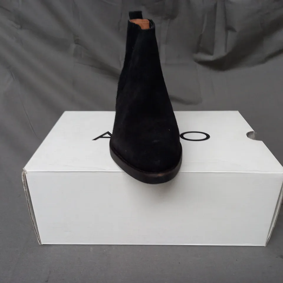 BOXED PAIR OF ALDO SUEDE ANKLE BOOTS IN BLACK SIZE 4