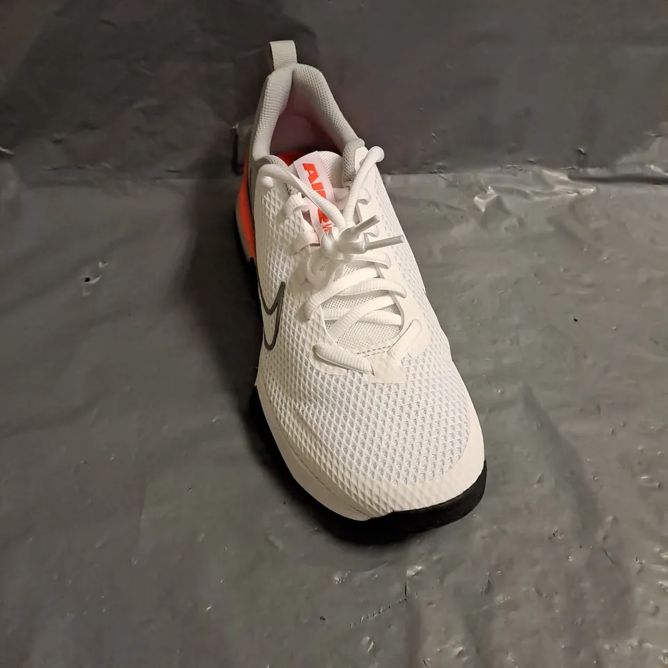 PAIR OF NIKE AIR MAX ALPHA TRAINERS IN WHITE MULTI SIZE MENS UK 9
