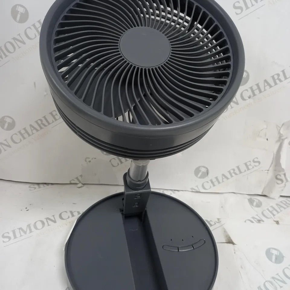 BOXED BELL & HOWELL RECHARGEABLE EXTENDABLE DESK & FLOOR FAN IN GREY