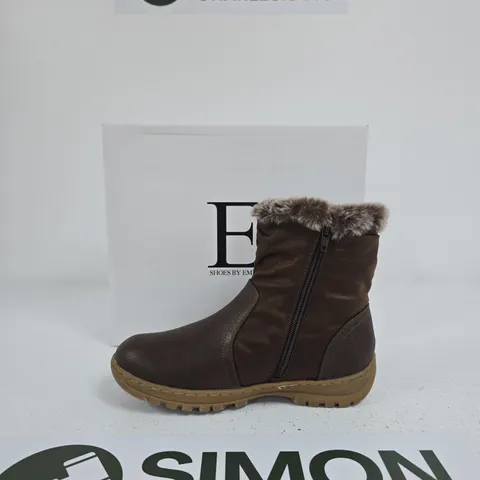 SHOES BY EMMA WOMEN'S BROWN LEATHER ANKLE BOOT WITH FUR TRIM – SIDE ZIP SIZE 5