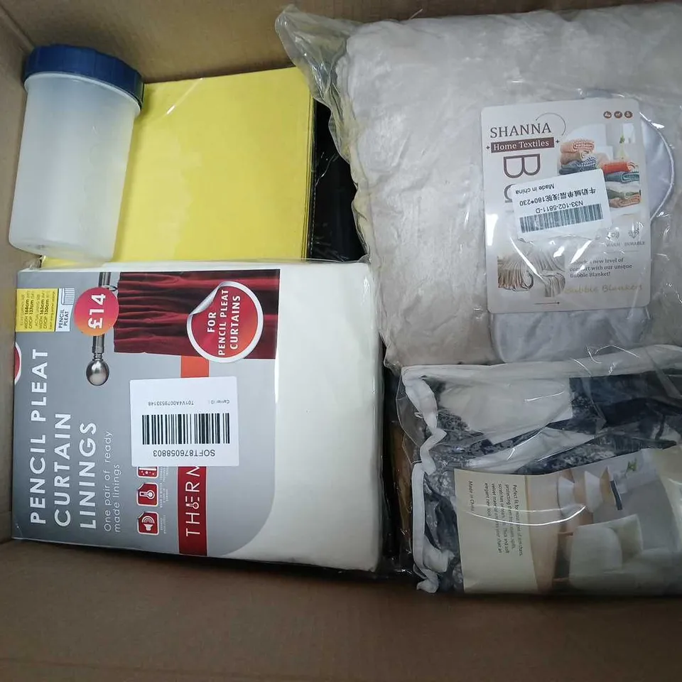 BOX OF APPROXIMATELY 15 ASSORTED ITEMS TO INCLUDE - RAIN AWAY BIRDFEEDER, HARDROCK DRAWSTRING BAG, AND FAUX HOT WATER BOTTLE ETC. 