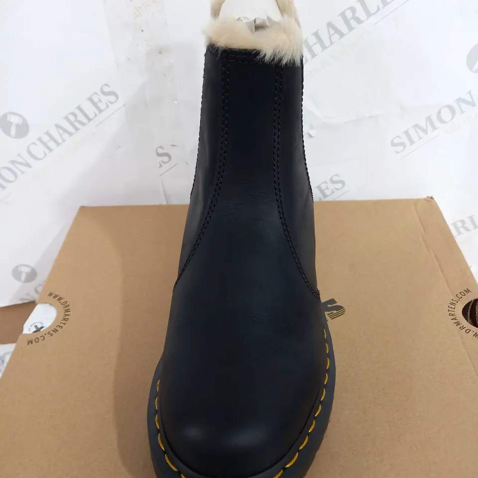 BOXED DR. MARTENS LEONORE BURNISHED WYOMING CHELSEA BOOTS, BLACK - SIZE 7