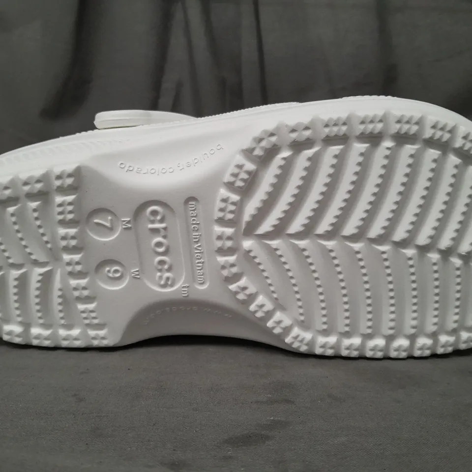PAIR OF CROCS CLASSICS IN WHITE UK SIZE M6/W7