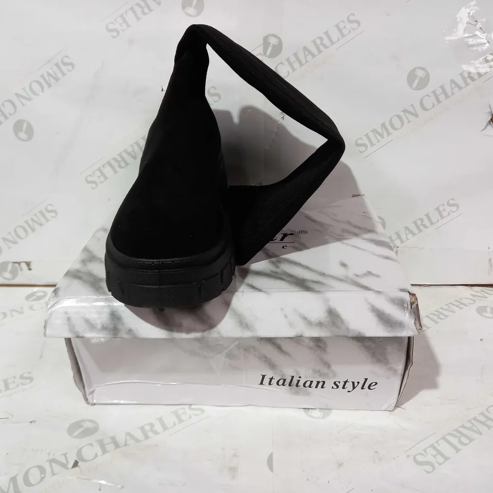 BOXED PAIR OF SEASTAR FAUX SUEDE KNEE HIGH BOOTS IN BLACK EU SIZE 38