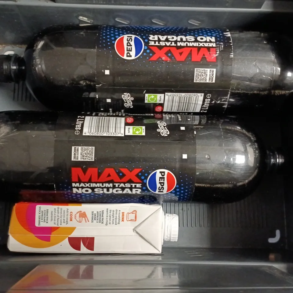 APPROXIMATELY 5 ASSORTED FOOD AND DRINK ITEMS TO INCLUDE PEPSI MAX, KOMBUCHA, ETC