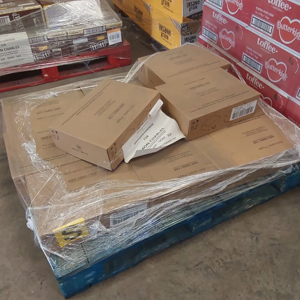 PALLET TO CONTAIN APPROX 12 BOXES OF LINDT MILK CHOCOLATE REINDEERS - 16 CHOCOLATE REINDEERS PER BOX // BEST BEFORE: 03/2025