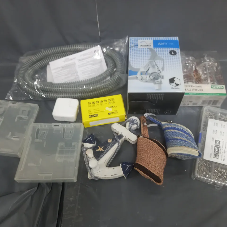 BOX OF APPROXIMATELY 8 ASSORTED ITEMS TO INCLUDE - WOODEN ANCHOR, TOOL BITS, AND AIRFIR F20 ETC.