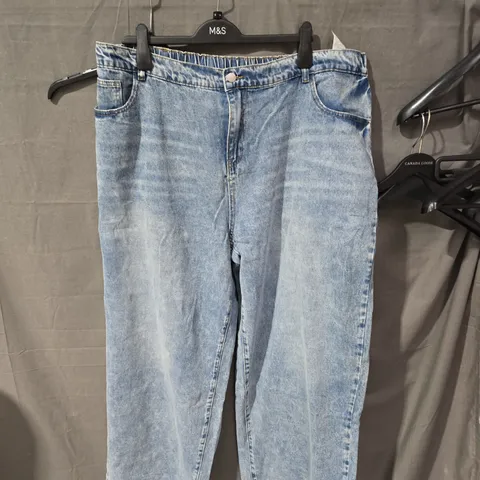 BOX OF APPROXIMATELY 25 CLOTHING ITEMS INCLUDING: BLUE JEANS, STRIPED SHIRT AND PINK POLKA DOT NIGHTWEAR