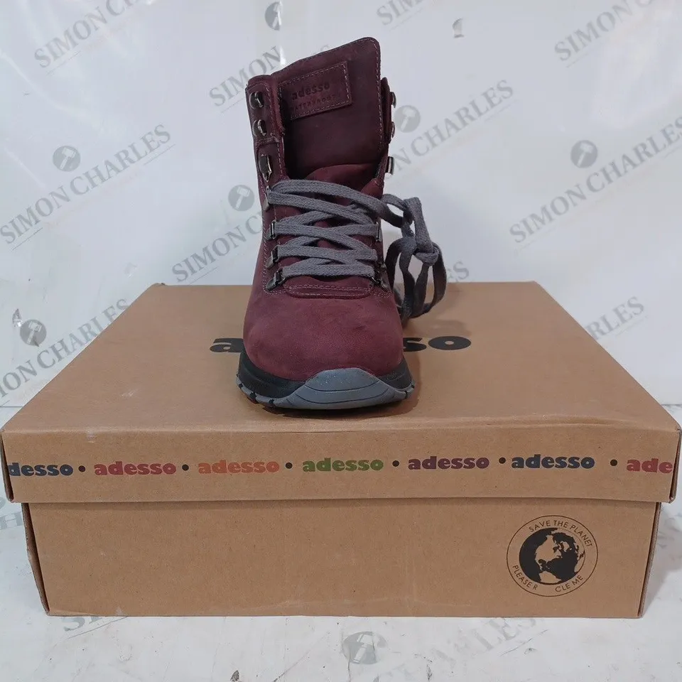 BOXED PAIR OF ADESSO AERA WATERPROOF BOOTS IN DRY ROSE COLOUR SIZE 7
