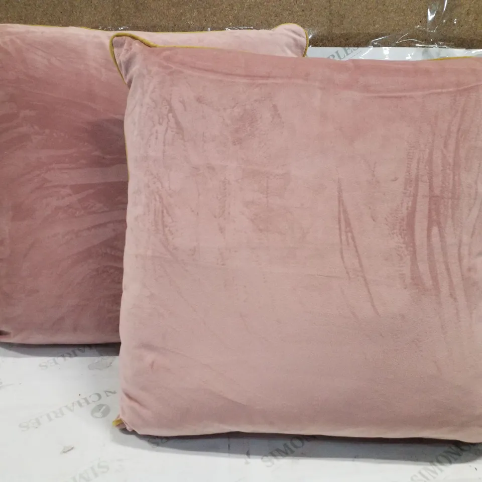 SQUARE CUSHIONS WITH FILLING (SET OF 2)