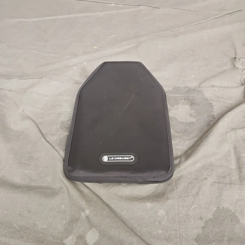 LE CREUSET WINE COOLER SLEEVE IN BLACK