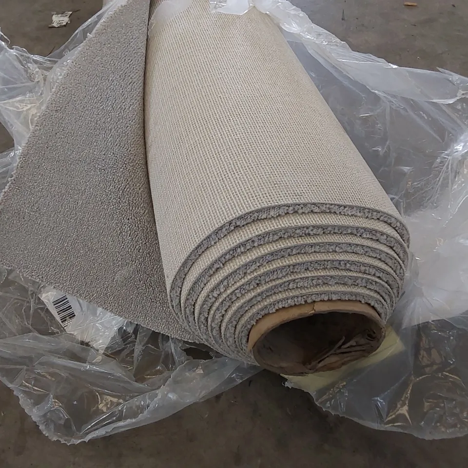 ROLL OF QUALITY EC HEARTLAND FRANKLEY CARPET // SIZE: APPROXIMATELY 4 X 3.5m
