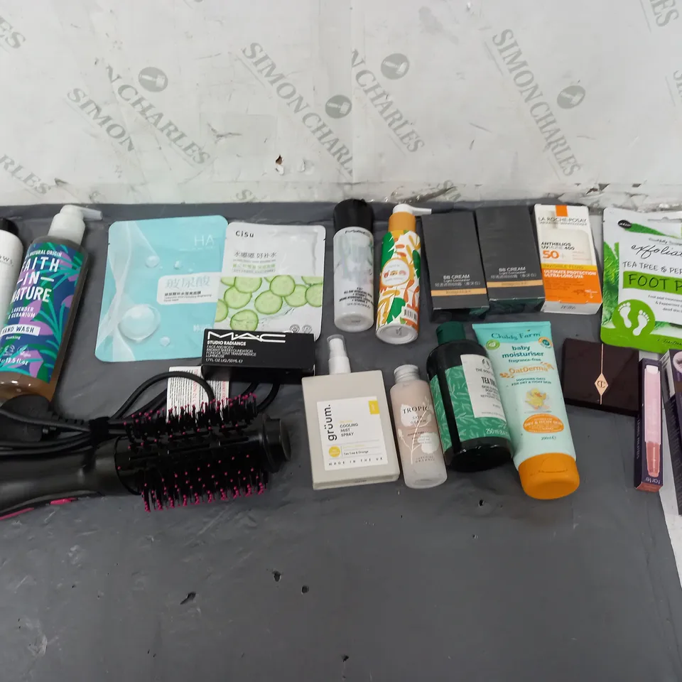 BOX OF APPROXIMATELY 12 ASSORTED COSMETIC ITEMS TO INCLUDE - FAITH IN NATURE HAND WASH - TROPIC SKIN DREAM - MAC STUDIO RADIANCE ETC. 