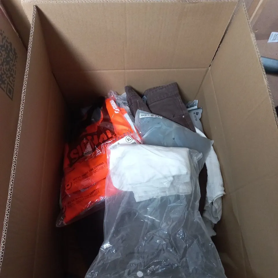 BOX OF APPROXIMATELY 30 ASSORTED CLOTH9NG ITEM SIN VARIOUS COLOURS, SIZES AND STYLES