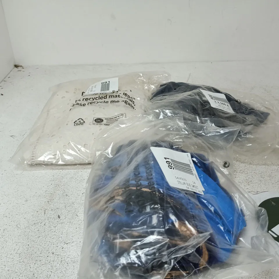 BOX OF APPROXIMATELY 20 ASSORTED CLOTHING ITEMS OF VARIOUS STYLES AND SIZES TO INCLUDE STELLAR BLUE SWIMSUIT, IVORY LACE BLOUSE, DARK BLUE T SHIRT ETC