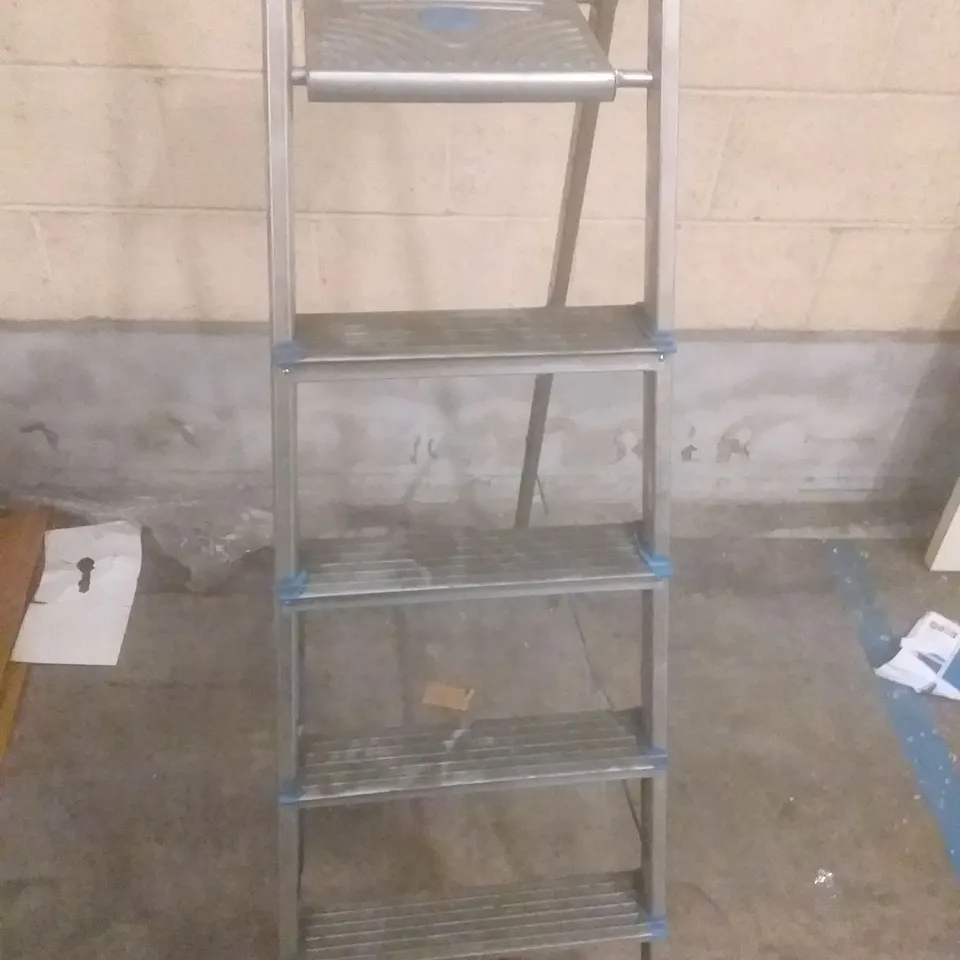MAC ALLISTER 6.9KG 6-STEP STEPLADDER 