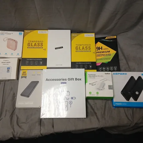 APPROXIMATELY 20 ASSORTED MOBILE PHONE ACCESSORIES TO INCLUDE POWER BANKS, CASES AND CHARGE CABLES
