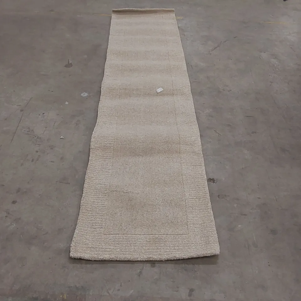 QUALITY DESIGNER AREA RUG - APPROXIMATELY 295 x 68cm