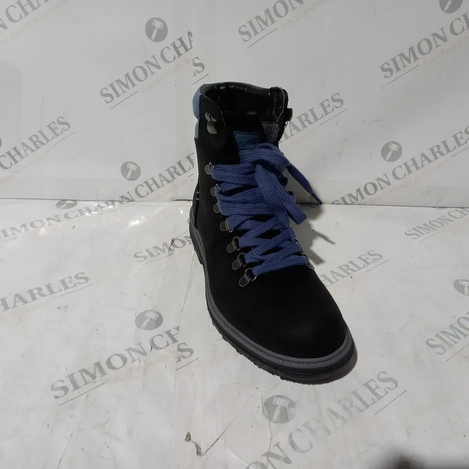 BOXED PAIR OF ADESSO MARLEY WATER RESISTANT HIKING BOOTS IN BLACK UK SIZE 5
