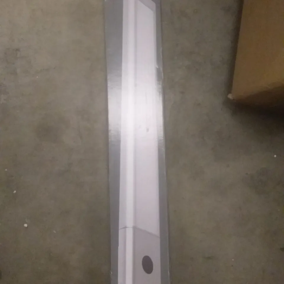 UPHA LED CABINET LIGHT WITH IR 