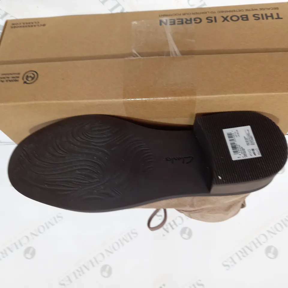 BOXED PAIR OF CLARKS BOOTS IN PEBBLE SUEDE - SIZE 7
