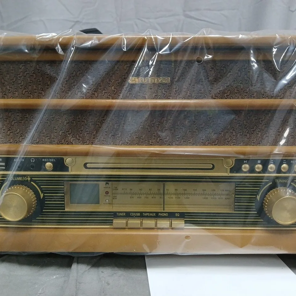 SANYO AM/FM RADIO WITH CD/USB – WOOD-CASED TABLETOP RADIO 