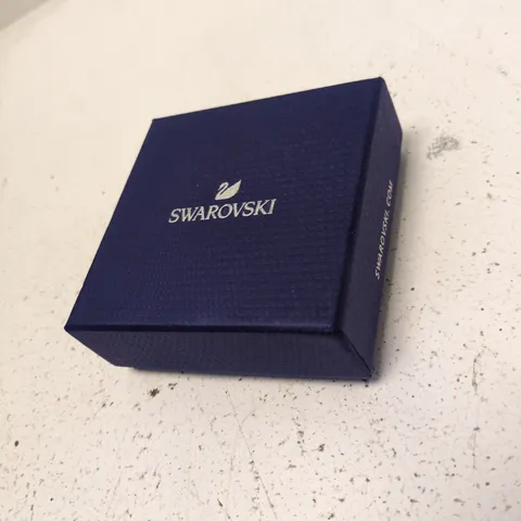SWAROVSKI JEWELLERY SET IN BLUE BOX – NECKLACE WITH CRYSTAL PENDANT