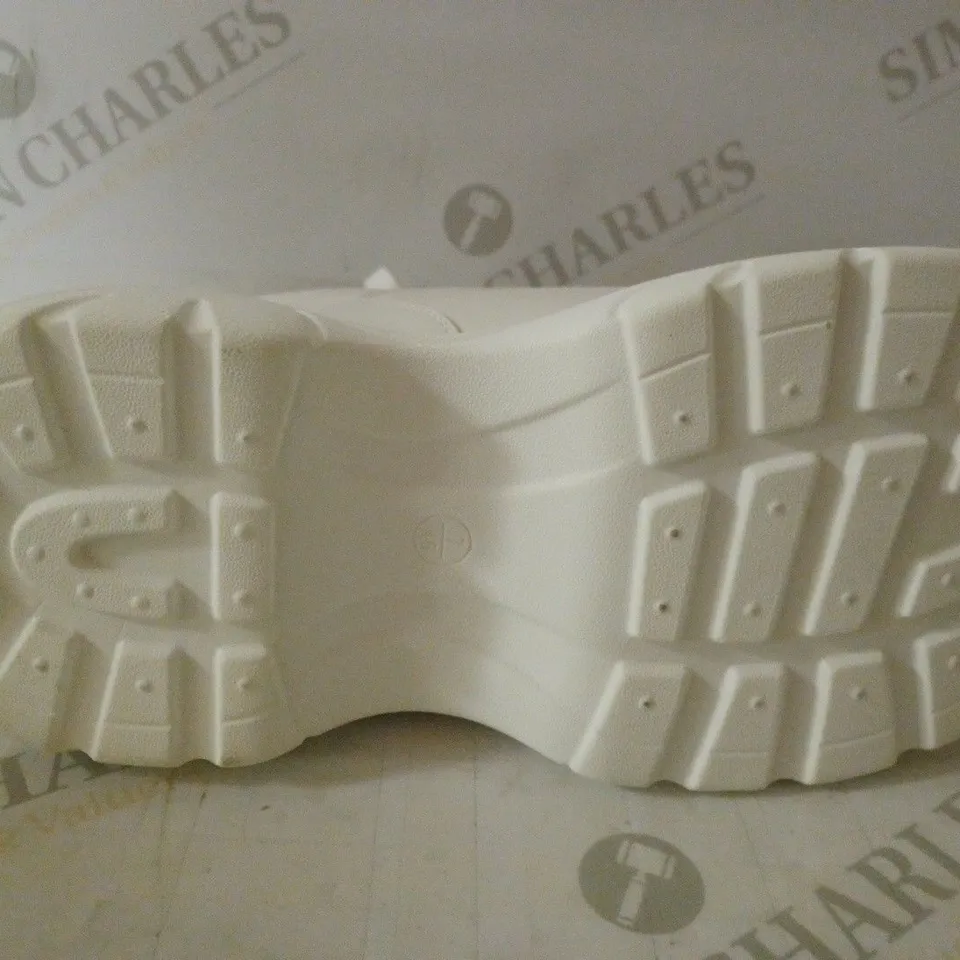 PAIR OF KOI WOMEN'S JENNIE STRIKER CHUNKY BUBBLE TRAINERS SIZE 7