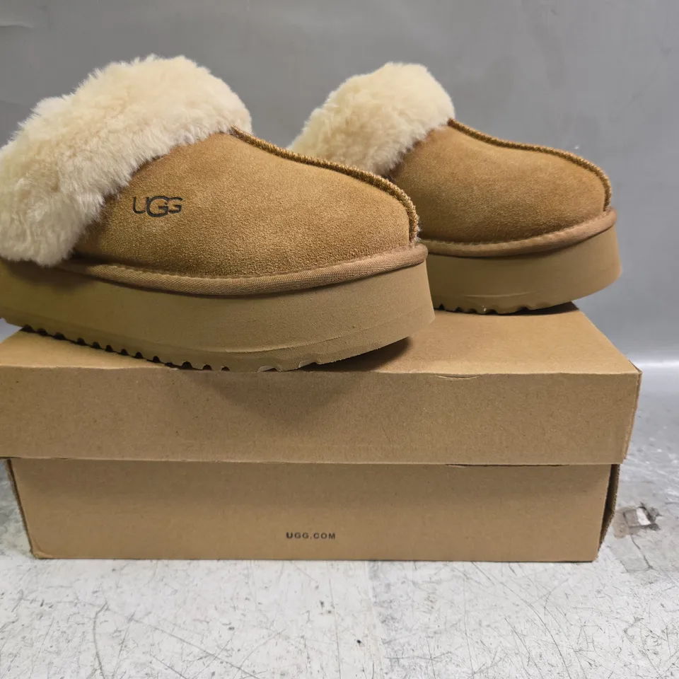 BOXED PAIR OF UGG SHOES IN CHESTNUT SIZE UK 6