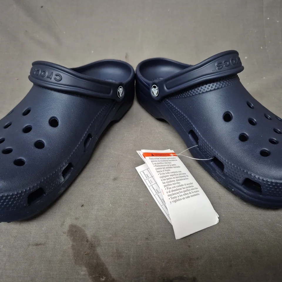 PAIR OF CROCS CLASSIC CLOGS IN NAVY UK SIZE M7/W8