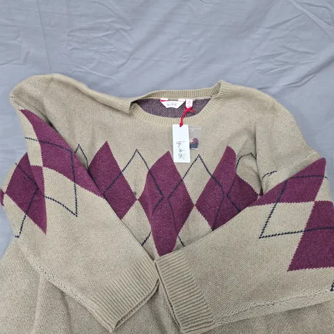 BEIGE KNIT SWEATER WITH PURPLE ARGYLE PATTERN – SIZE 2XL