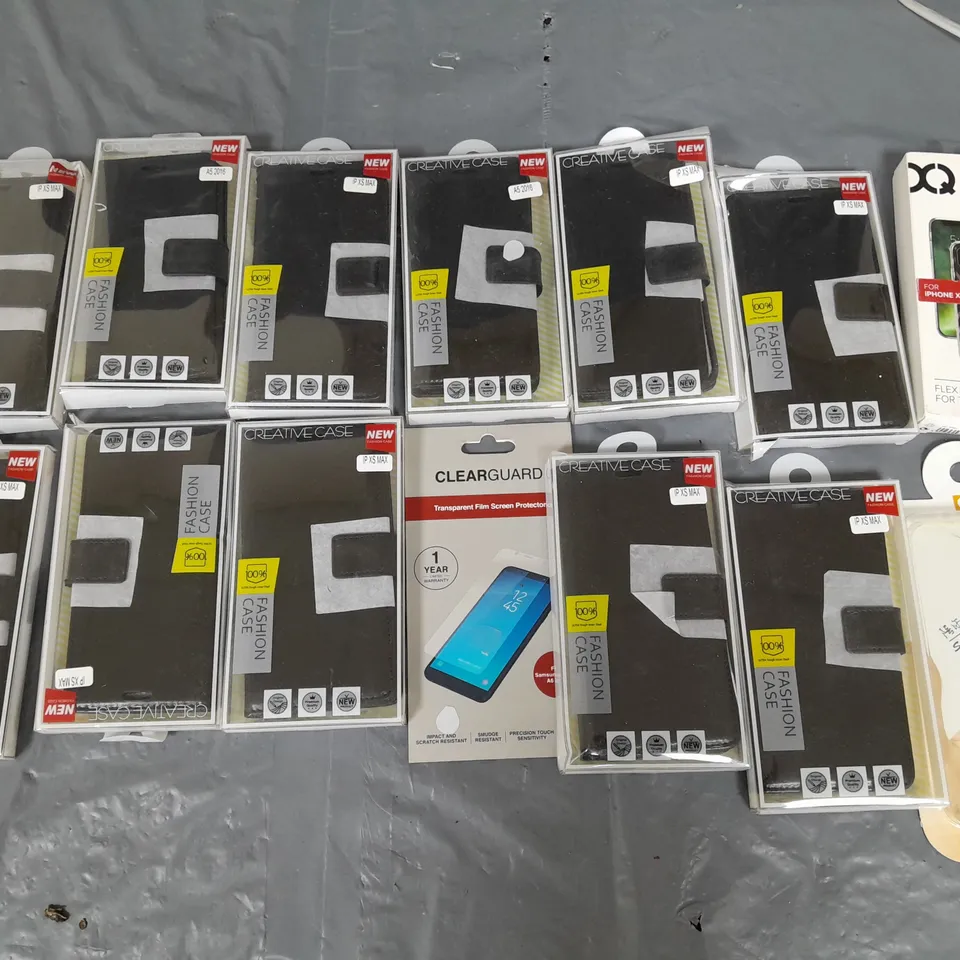 APPROXIMATELY 30 ASSORTED PHONE ACCESSORIES TO INCLUDE PHONE CASES, AND SCREEN PROTECTORS IN VARIOUS SIZES AND STYLES