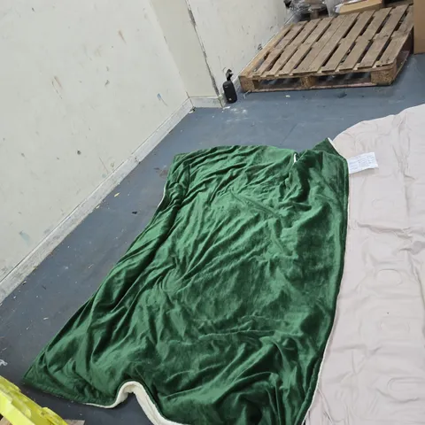 EMERALD GREEN VELVET THROW BLANKET WITH CREAM REVERSE AND INFLATABLE MATTRESS BOTH TOGETHER 