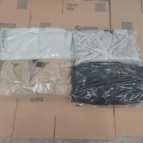 PALLET CONTAINING APPROXIMATELY 95x BRAND NEW ASSORTED DESIGNER CLOTHING ITEMS INCLUDING: SIMPLY BE AND JD WILLIAMS JACKETS ECT