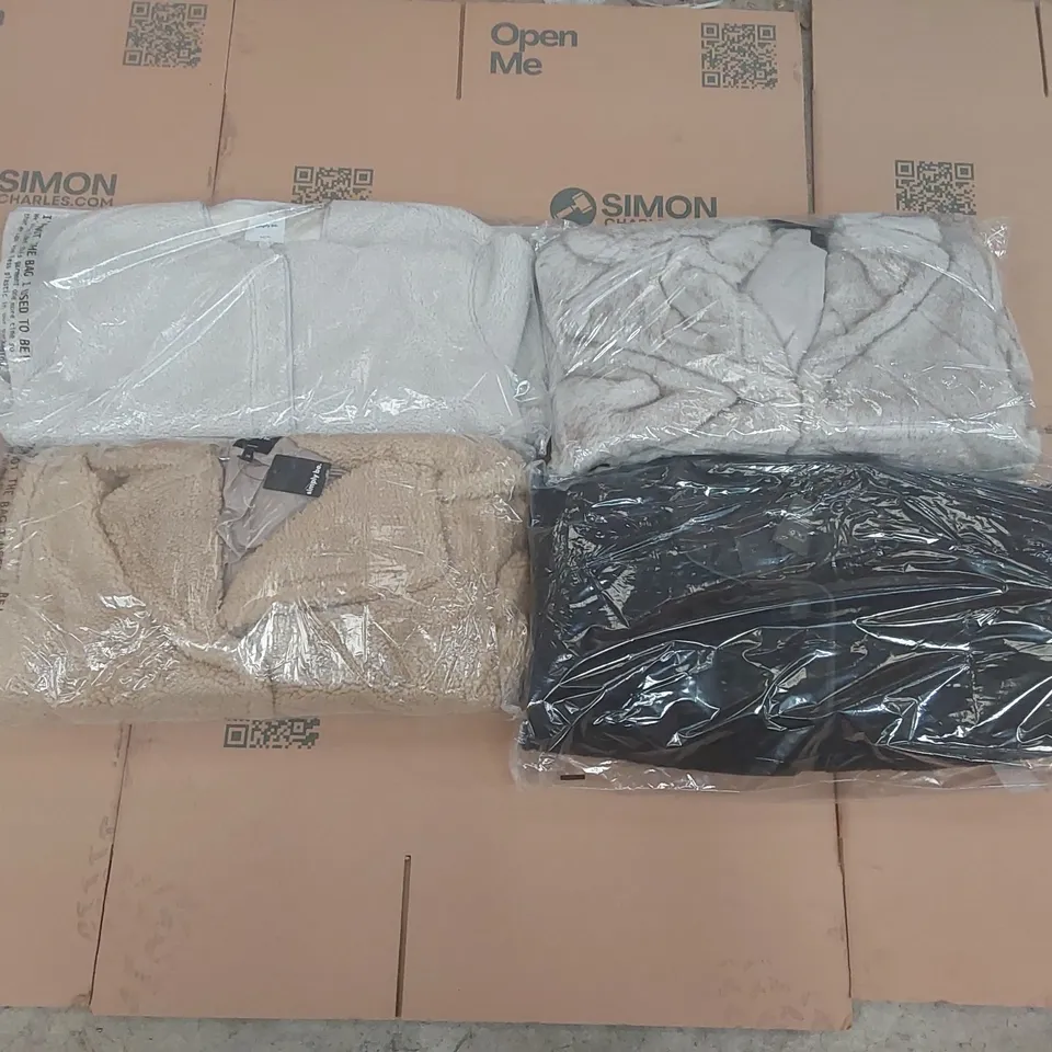 PALLET CONTAINING APPROXIMATELY 95x BRAND NEW ASSORTED DESIGNER CLOTHING ITEMS INCLUDING: SIMPLY BE AND JD WILLIAMS JACKETS ECT