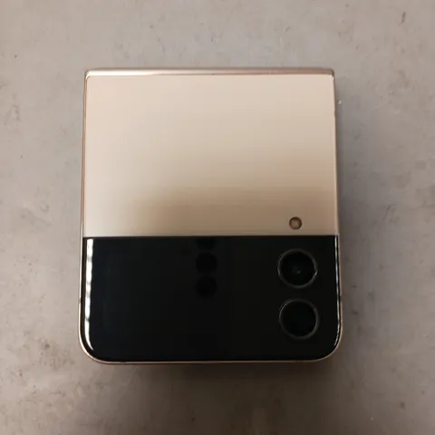 SAMSUNG GALAZY Z-FLIP PHONE