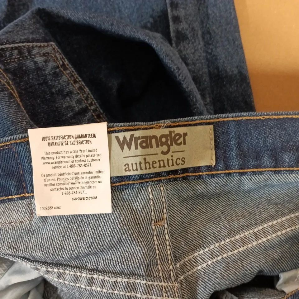 WRANGLER AUTHENTICS JEANS IN NAVY - 32X28