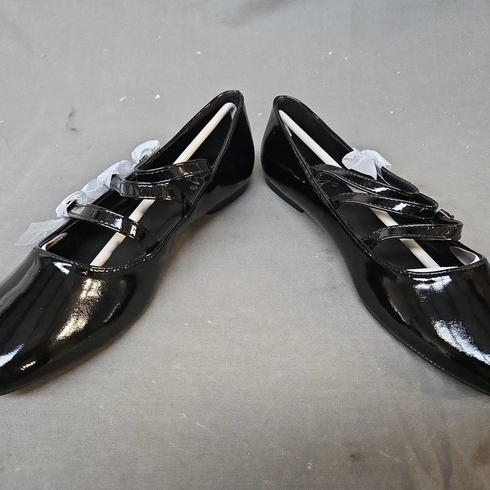 BOXED PAIR OF CM PARIS CLOSED TOE SLIP-ON SHOES IN BLACK EU SIZE 41