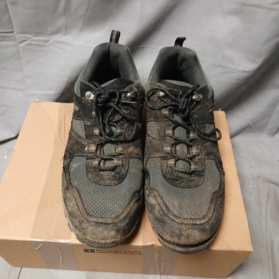 MOUNTAIN WAREHOUSE MCLEOD WIDE FIT OUTDOOR WALKING SHOE – UK 9 – JET BLACK